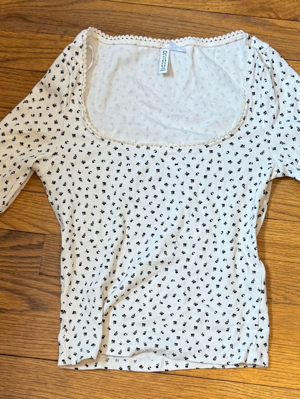 H&M White Long-Sleeve Scoop Neck Top with Black Floral Print